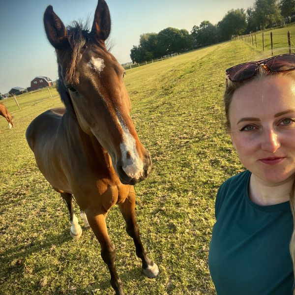 Huisdierenoppas Anita uit Hensbroek